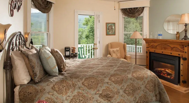 Номер Standard с балконом и с видом на горы Andon-Reid Inn Bed & Breakfast
