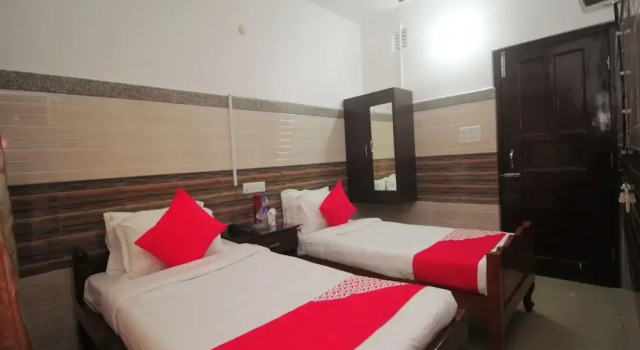 OYO 14974 Surabhi guest house, Prenota Affittacamere Siliguri West Bengal