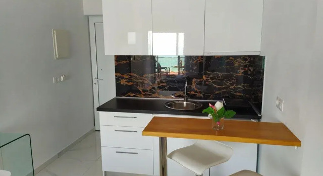 Del Soll, Book Apartment Polykhrono 