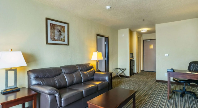 Двухместный люкс Quality Inn & Suites Yorkton