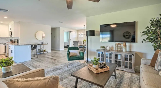 Dog-Friendly Sun City Home on Golf Course, Réserver Maison de vacances Sun City West Arizona