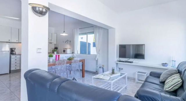 House Montgri Ispica 16463, Забронировать Отель Отели Alt Empordà с парковкой, Парковка