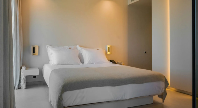 Milos Cove, Rezervați Hotel Komia Milos