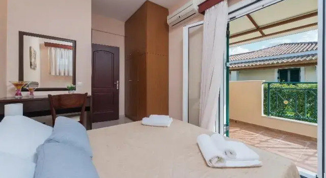 Giannoulis Village, Prenota Hotel Vougiato 