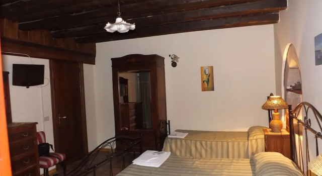 Четырёхместный номер Standard с балконом Albergo Diffuso Borgo Santa Caterina "Vintage"