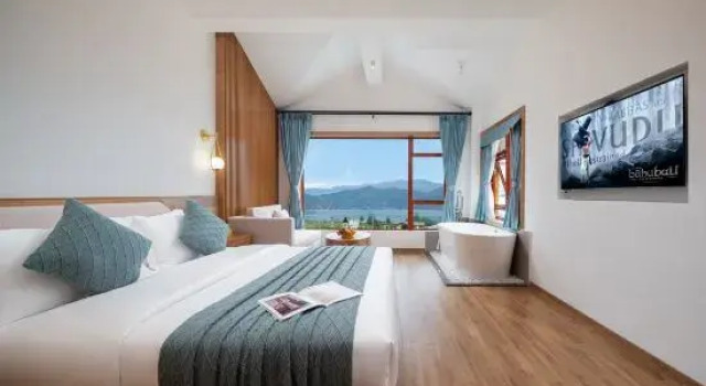 Двухместный люкс с видом на озеро Lugu Lake Yueshan Yin Boutique Homestay