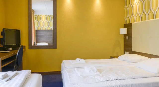 Трёхместный номер Standard Hotel Zwanenburg Amsterdam Airport