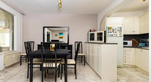 Spacious 2-Bedroom Maisonette in City Centre