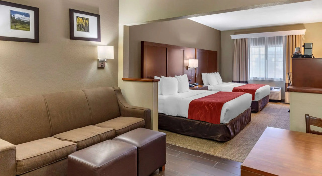 Четырёхместный люкс Comfort Suites Fort Collins Near University