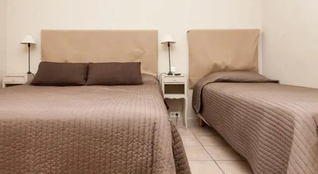 Трёхместный номер Standard с видом на город Hôtel Les Magnanarelles