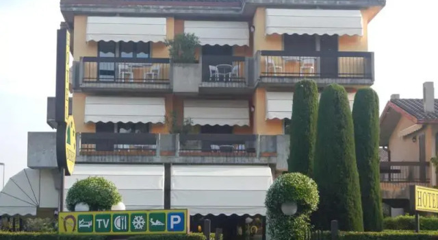 Hotel Derby, Забронировать Отель Отели Лугана-ди-Сирмионе с парковкой, Парковка