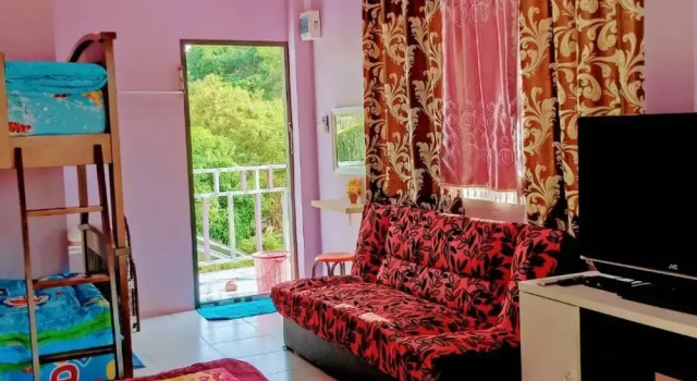 OYO 922 Thammachart Resort Kaosrichang, Забронировать Курортный отель Отели Ко-Сичанг с парковкой, рядом с Больница острова Ко Сичанг, Парковка