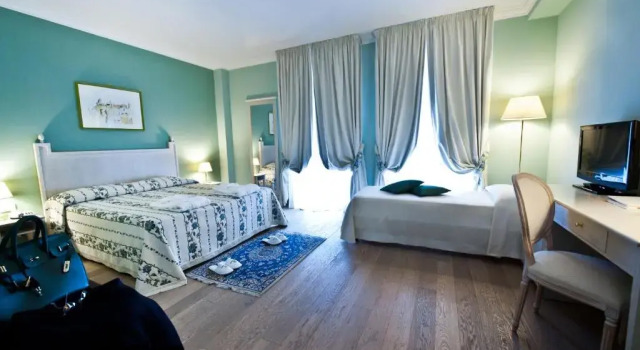 Трёхместный номер Standard OSTUNI PALACE - Hotel Ristorante & SPA