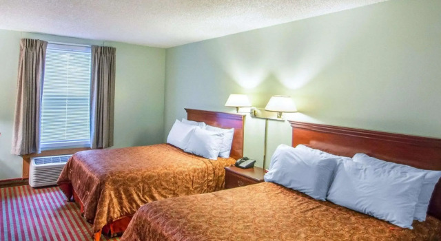 Четырёхместный номер Standard Rodeway Inn Lakeville - Finger Lakes Area