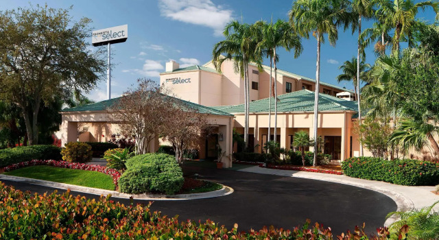 Кровать в общем номере Sonesta Select Miami Lakes