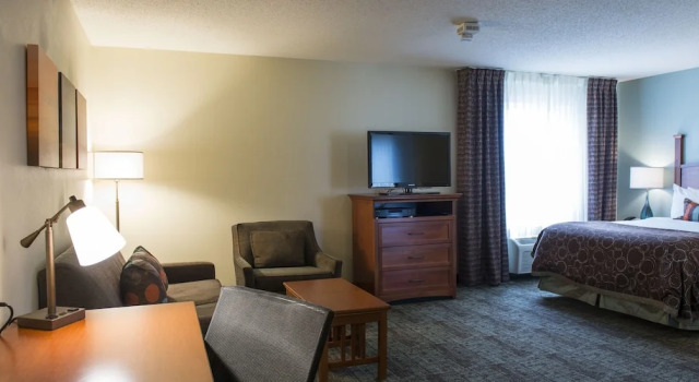Трёхместный люкс Staybridge Suites Fargo by IHG