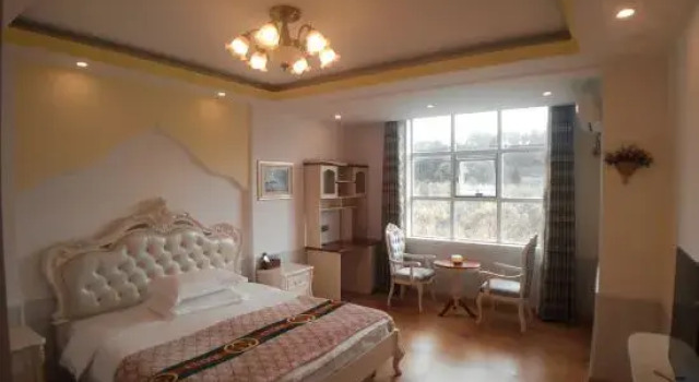 Номер Standard с 5 комнатами с балконом Zhangjiajie Highlights Guesthouse