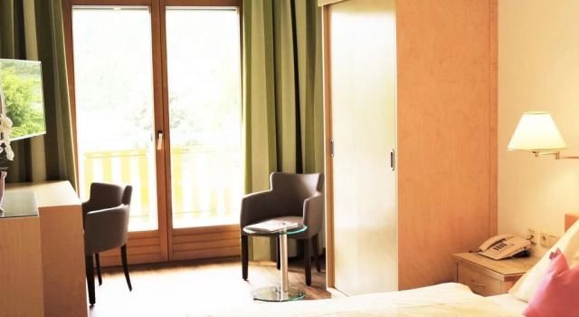 Golf-Tennis-Wellnesshotel Mori, Забронировать Отель Отели Фёлькермаркт с бассейном, Бассейн
