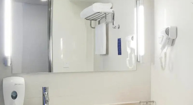 Двухместный номер Standard Holiday Inn Express Dalian Development Zone