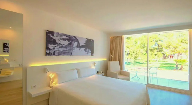 Двухместный номер Deluxe с видом на сад Els Pins Resort & Spa - Emar Hotels