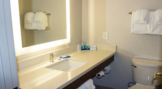 Люкс c 1 комнатой Holiday Inn Express Winfield by IHG