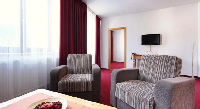 Hotel Stara Skola, Забронировать Отель Слоуп Moravian karst