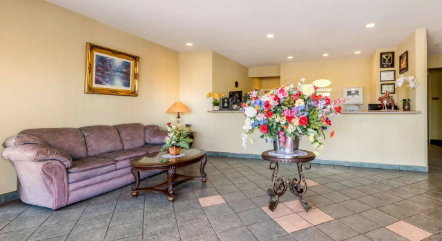 Econo Lodge Colorado Springs near Airport, Book Hotel Colorado Springs Colorado