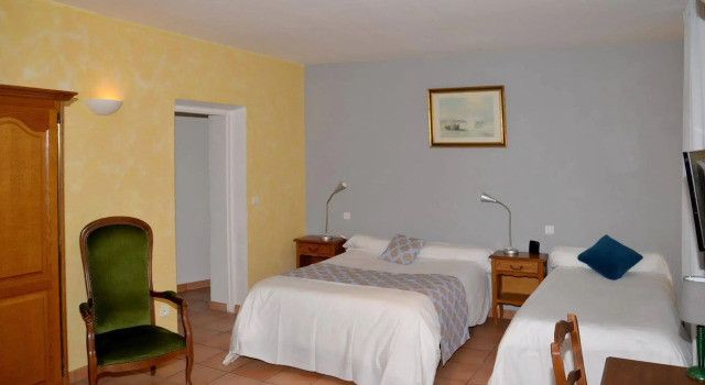 Logis De L'Etang, Book Hotel Hoteller i Cucuron med parkering, Parkering