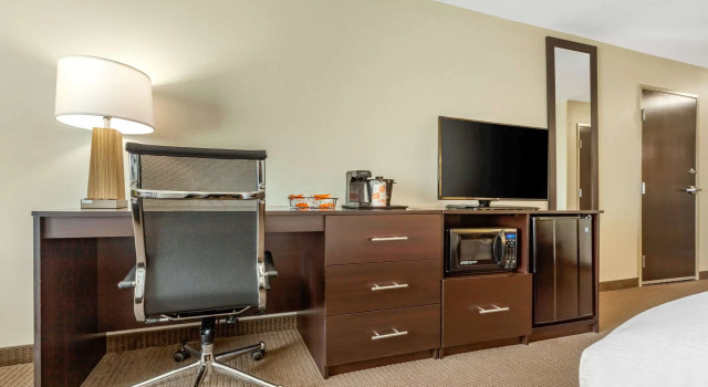 Четырёхместный люкс Sleep Inn & Suites Lincoln University Area