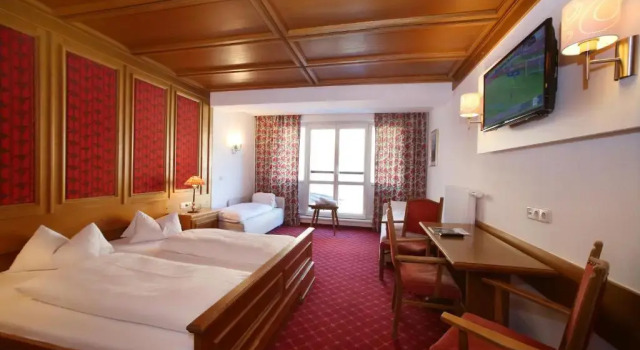Четырёхместный номер Hotel Lukashansl