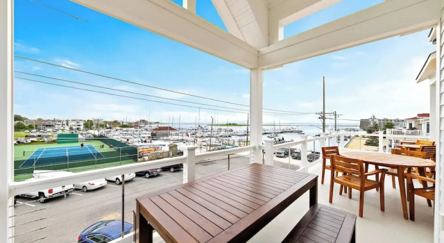 Коттедж Steps From Sand & Fun: Beach Haven Retreat w/ Pool