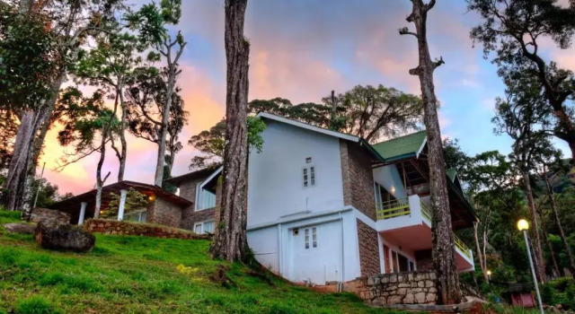 Двухместный номер Deluxe с балконом и с красивым видом из окна Neelakurunji Plantation Munnar