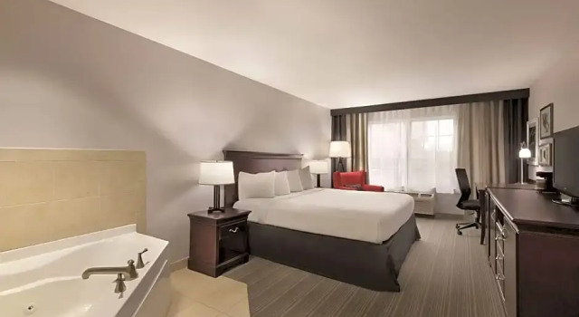Трёхместный люкс Garner Hotel Madison - Huntsville Airport by IHG
