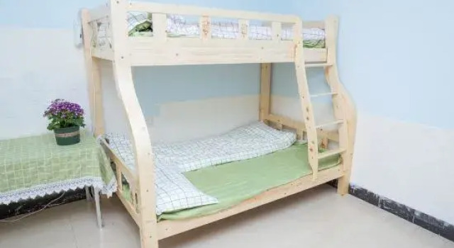 Кровать в общем номере (женский номер) Nanning Yiran Huashe Hostel