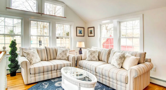 2 Mi to Beach: Walkable Coastal Gem in Hyannis, Забронировать Дом для отпуска Хайаннис Полуостров Кейп-Код