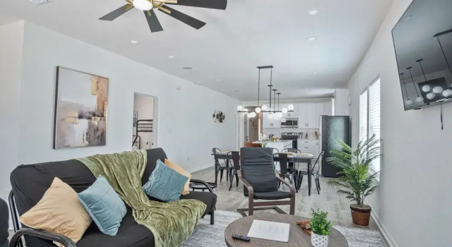 Generous 5BR 3BA Haven Close to Alamo Riverwalk, Забронировать Отель Сан-Антонио Bexar County, рядом с Woodard Park