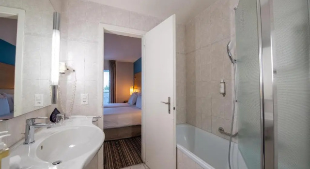 Двухместный номер Privilege с балконом и с видом на озеро Hotel Mona