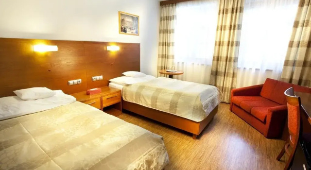 Hotel Celnice, Забронировать Отель Отели Lednicko - Valticky areal 4 звезды, 4*