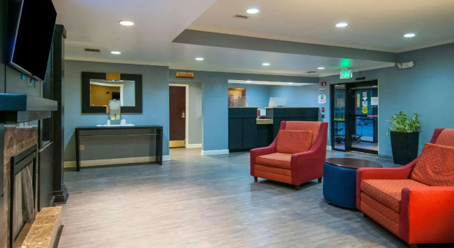 Quality Inn & Suites, Buchen Sie Hotel Hotels in New England mit Frühstück, Frühstück