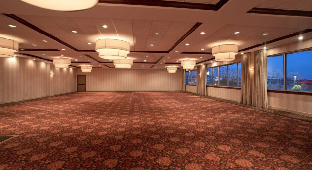 Sheraton Louisville Riverside Hotel, Boek Hotel SPA-hotels in Kentucky, SPA
