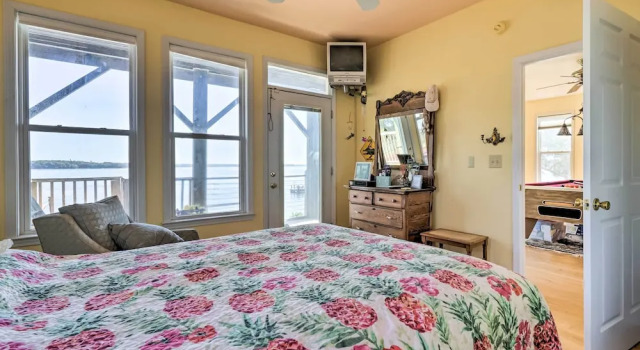 Charming Waterfront Home: Fish, Boat + More!, Забронировать Дом для отпуска Коттеджи Парома в г. Снидс, Коттедж
