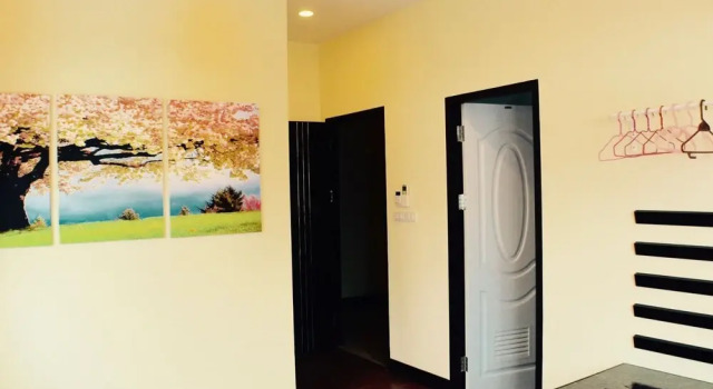 4 Bedroom House at Skytrain