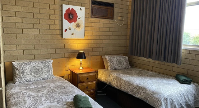 Семейный номер Standard Цокольный этаж Moe Motor Inn - After Hours Check Inn Available