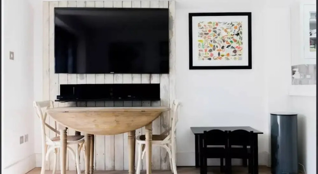 4 Bedroom Town House in Shepherd’s Bush, Забронировать Отель Хаммерсмит и Фулхэм Лондон, рядом с Лондонский парк аттракционов КидЗания
