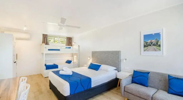 Семейная студия Beach House Motel