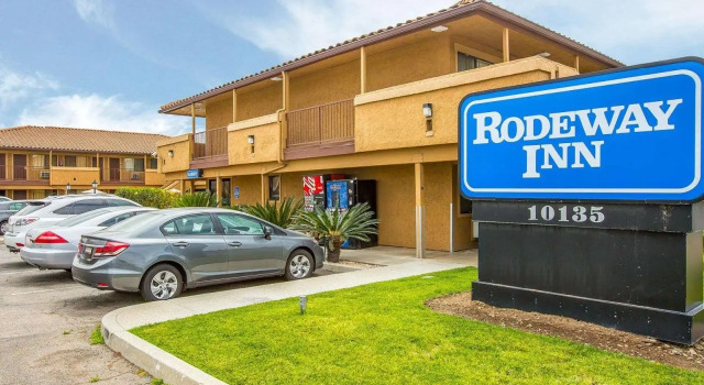 Люкс Rodeway Inn Santee San Diego East