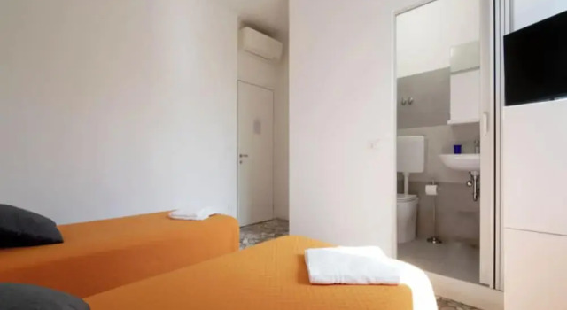 Room-charming Guest Room in Frassino wit, Foglalás Panzió Castel San Pietro Terme Bologna Province