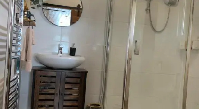 Апартаменты 1 bedroom woodland cabin