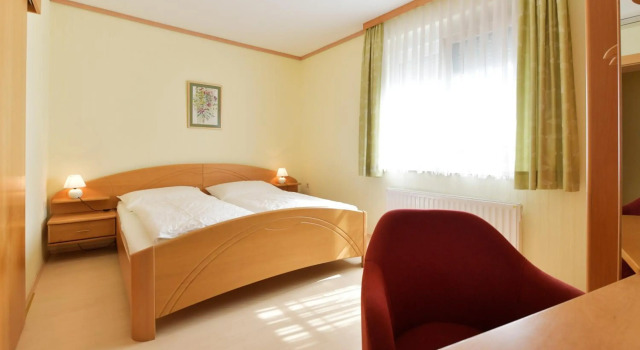 Blumenhof Wegleitner, Book Hotel Illmitz 