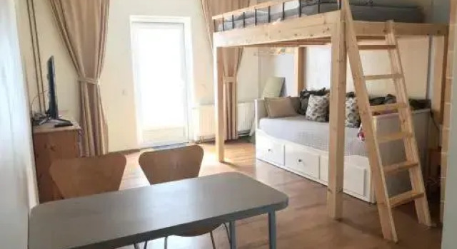 Butukai, Boek Hotel Palanga 